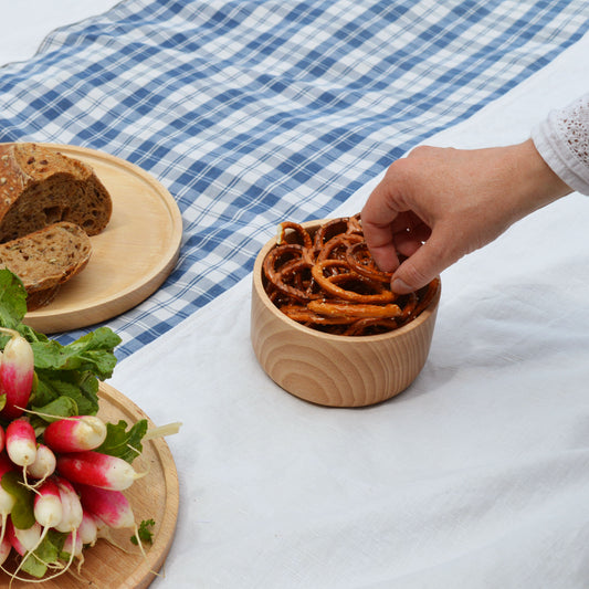 Bol en bois tourné à la main, fabriqué en Alsace, artisanalement, bois de hêtre. Vaisselle en bois, nappe en kelsch, pique-nique.