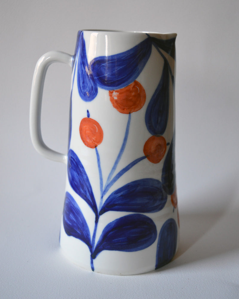 Carafe en porcelaine, fabriquée en France artisanalement, motif floral et coloré