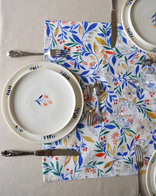 Chemin de table à motif Primavera fabriqué en France, table dressée céramique artisanale