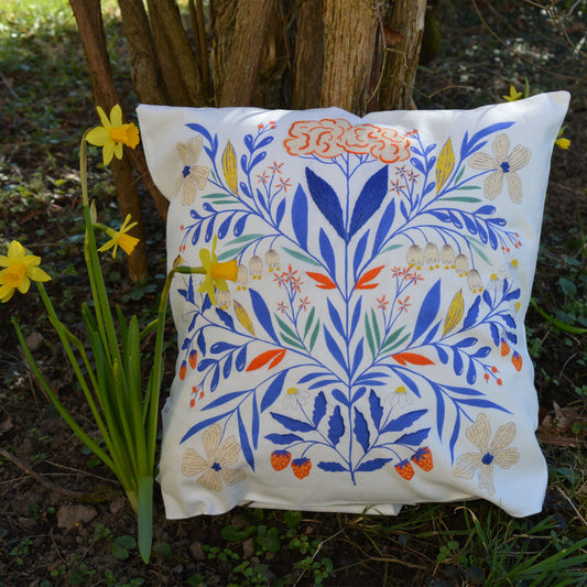 Coussin brodé à la main, fabriqué en France, motif floral et coloré