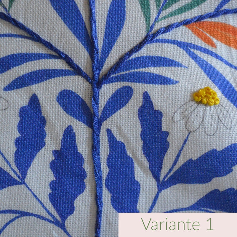 Coussin brodé à la main, fabriqué en France, motif floral et coloré