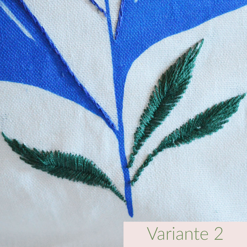 Coussin brodé à la main, fabriqué en France, motif floral et coloré