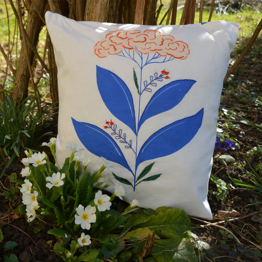 Coussin brodé à la main, fabriqué en France, motif floral et coloré