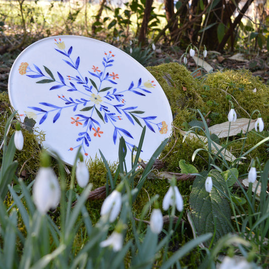 Grand plat en porcelaine, fabriqué en France artisanalement, motif floral et coloré