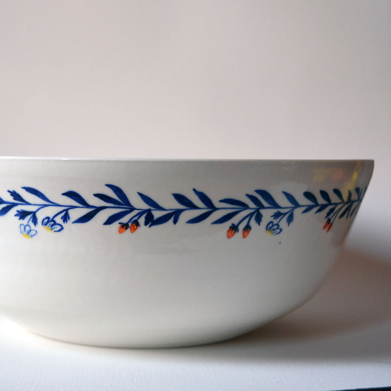 Grand saladier en porcelaine, fabriqué en France artisanalement, motif floral et coloré