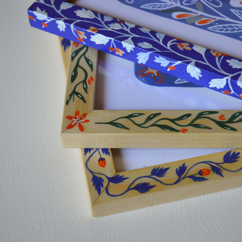 Linogravure et cadre peints, fabriqués en France, motif floral et coloré