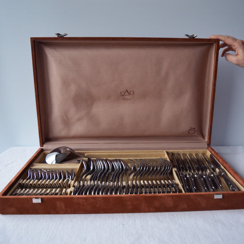 Ménagère de couverts Guy Degrenne en inox, chinée par Maison Primavera