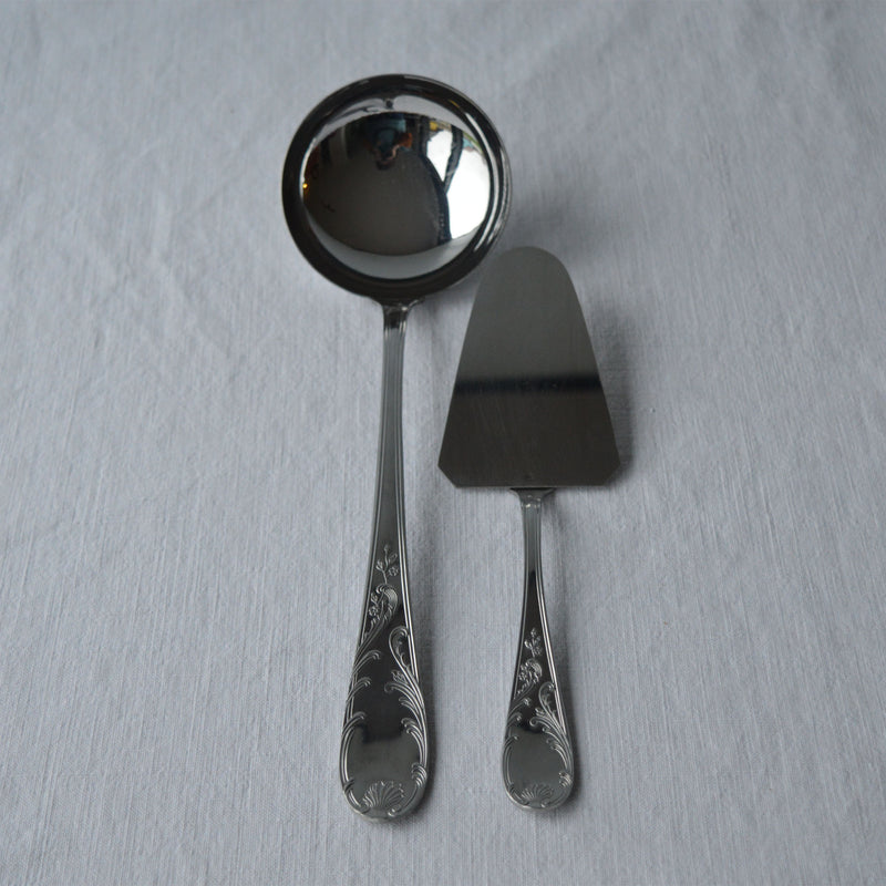 Louche et pelle à tarte Guy Degrenne en inox, chinés par Maison Primavera