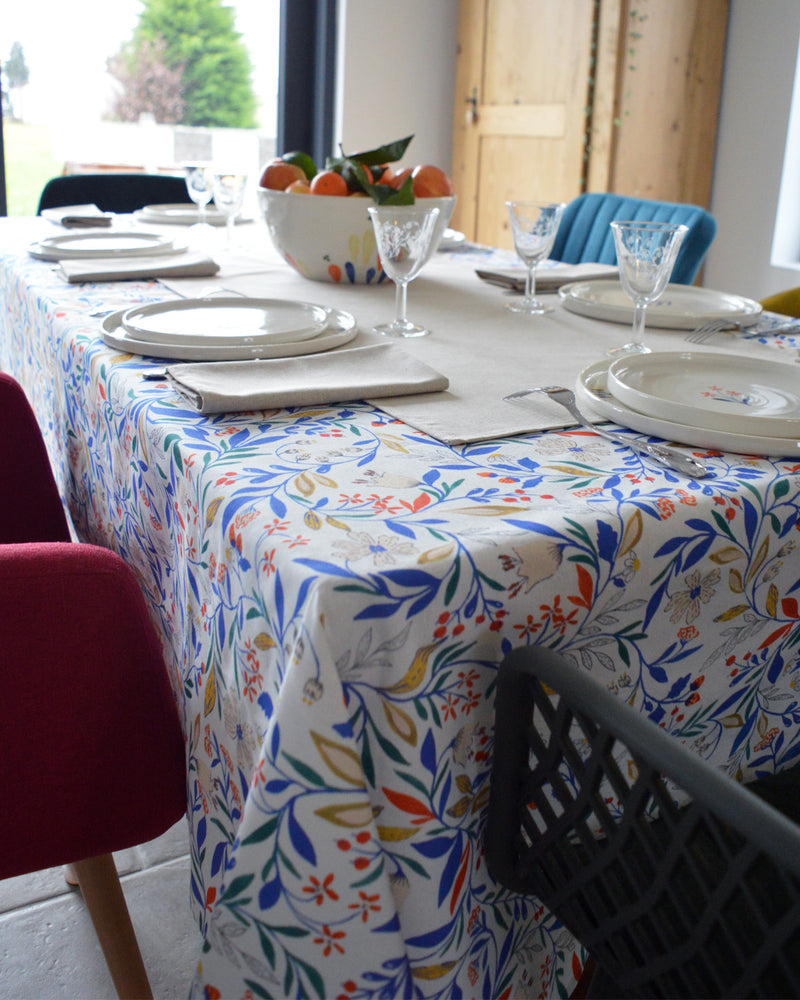 Nappe à motif Primavera tissée et fabriquée en France avec céramique artisanale française