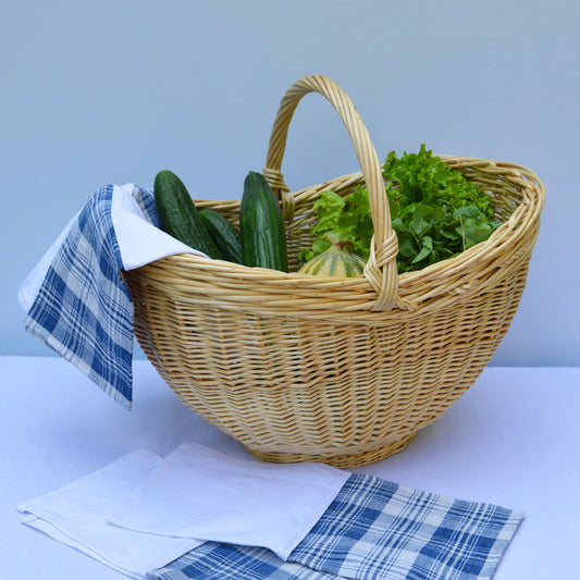 Panier à légumes, en osier, grand et large, fabriqué artisanalement en France, serviettes kelsch et lin