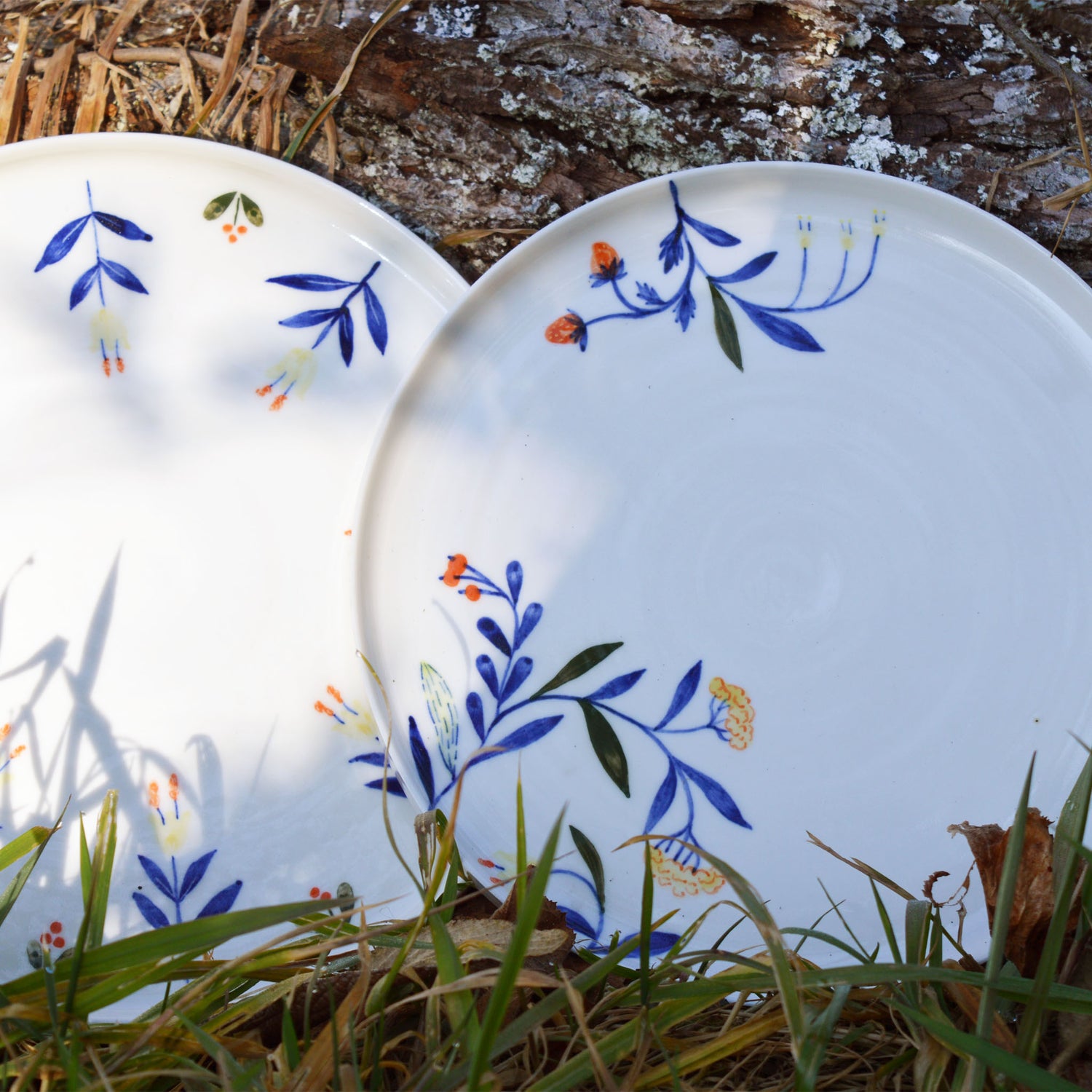 Petits plats en porcelaine, fabriqués en France artisanalement, motif floral et coloré