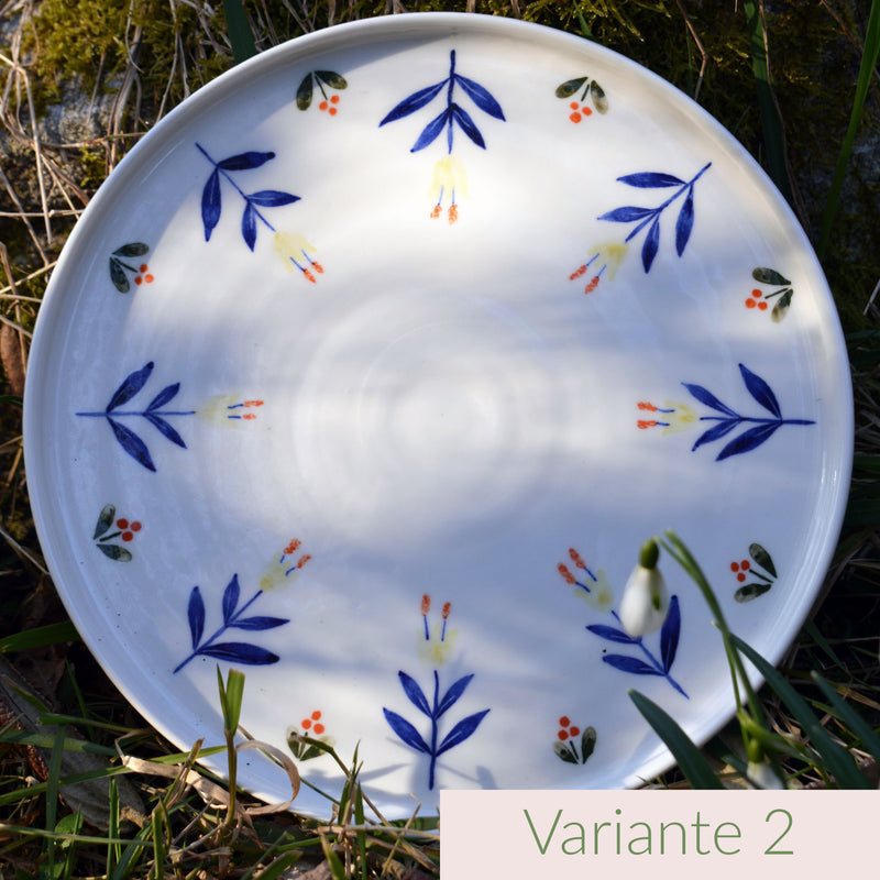 Petit plat en porcelaine, fabriqué en France artisanalement, motif floral et coloré