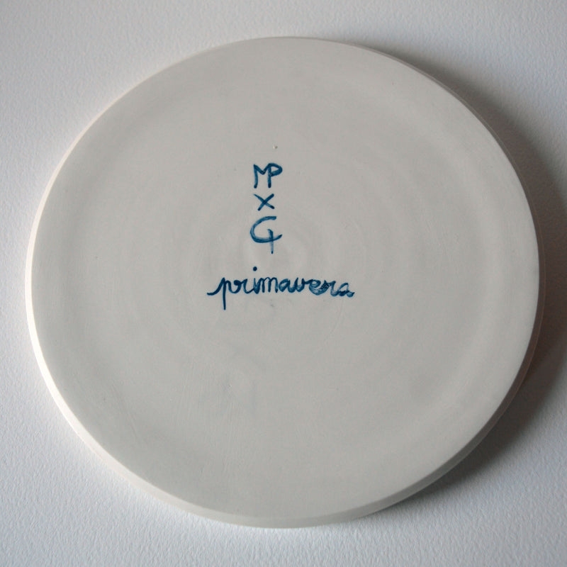 Petit plat en porcelaine, fabriqué en France artisanalement, motif floral et coloré