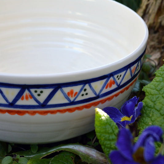 Petit saladier en porcelaine, fabriqué en France artisanalement, motif floral et coloré