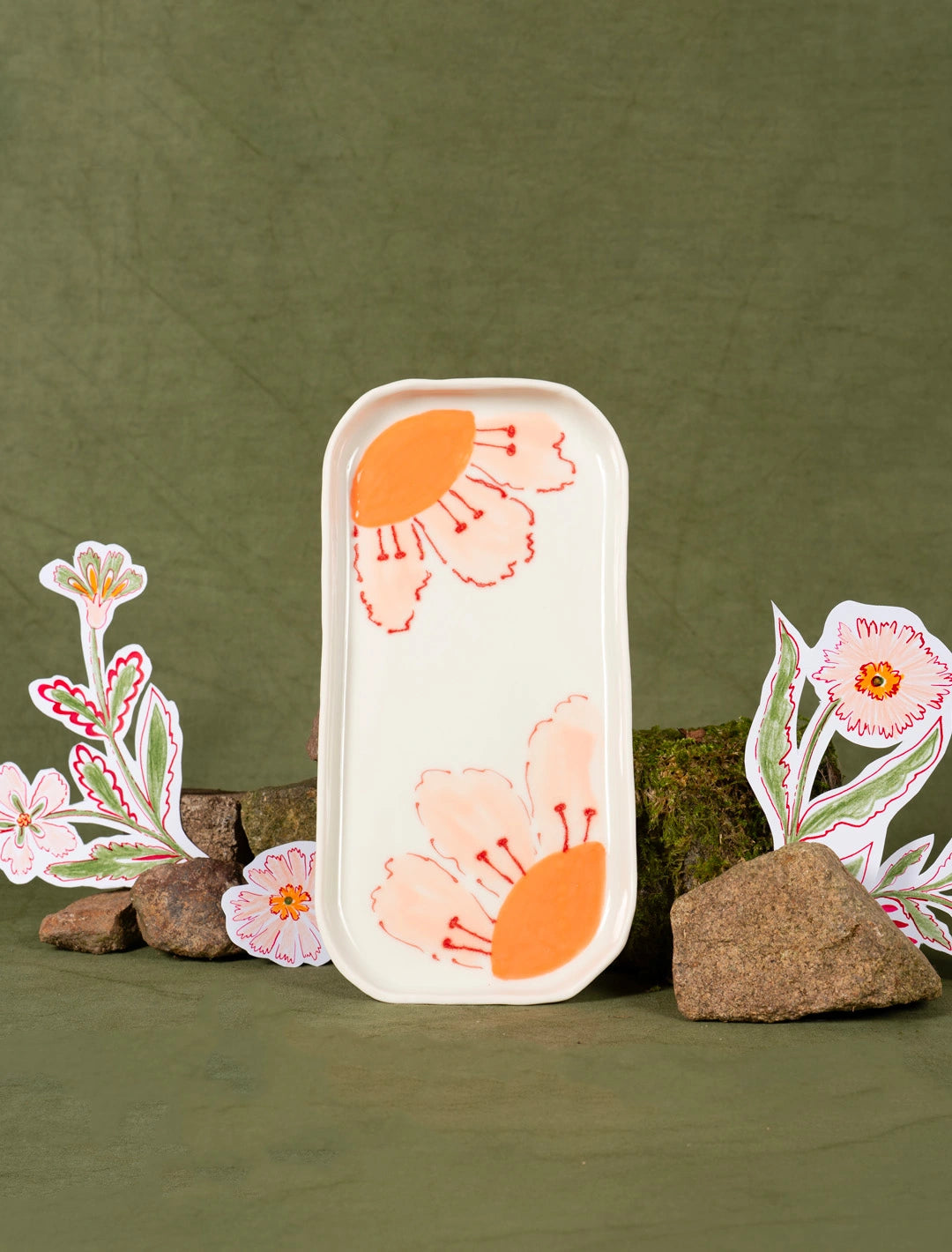 Plat à cake en porcelaine artisanal fabriqué en France, motif fleurs des champs oranges et roses