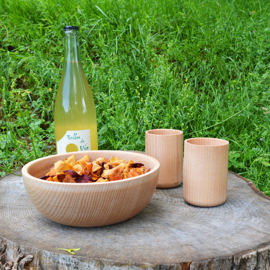 Saladier en bois, tourné à la main, fabriqué en France en Alsace, artisanalement. Vaisselle en bois, artisanat, pique-nique.