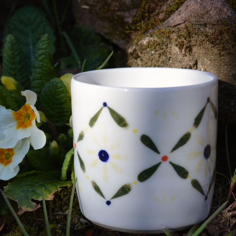 Tasse à café en porcelaine, fabriquée en France artisanalement, motif floral et coloré