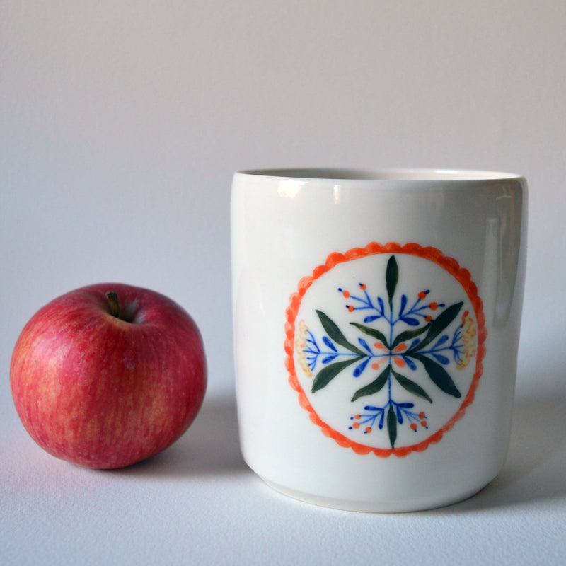 Tasse à thé en porcelaine, fabriquée en France artisanalement, motif floral et coloré