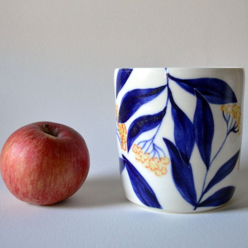Tasse à thé en porcelaine, fabriquée en France artisanalement, motif floral et coloré