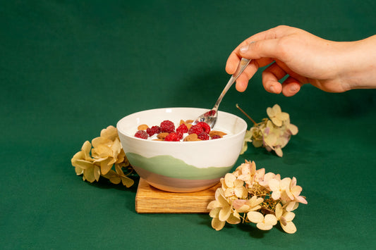 Bol en porcelaine fabriqué en France, motif de montagnes