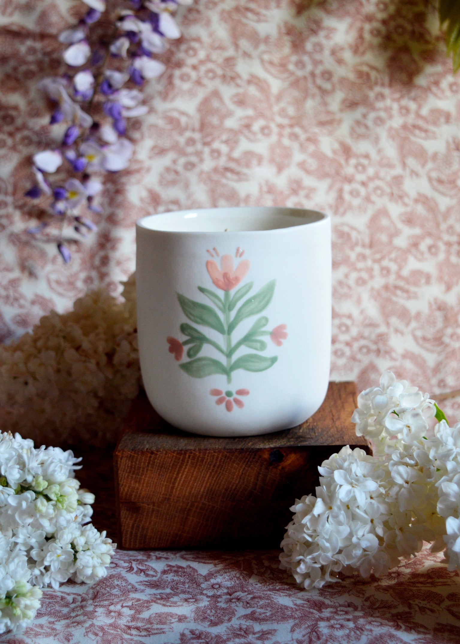 Bougie artisanale fabriquée en France à la main, en porcelaine, pièce unique, motif floral