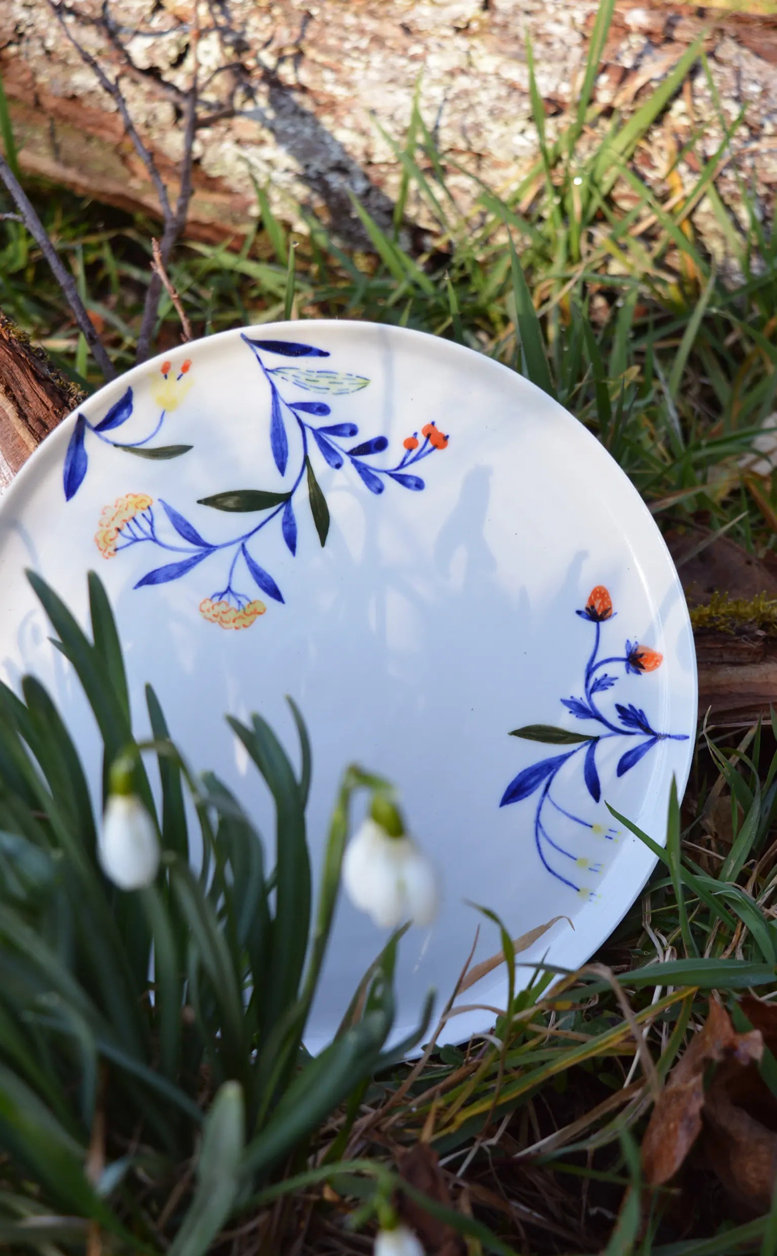 Assiette à dessert en porcelaine, fabriqué en France artisanalement, motif floral et coloré