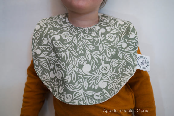 Bavoir vert et blanc fabriqué en France, en coton et en lin, avec motif floral, polychrome alsacien