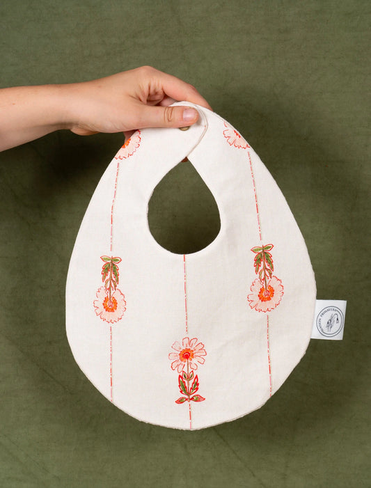 Bavoir fabriqué en France avec motif floral imprimé sur coton et lin