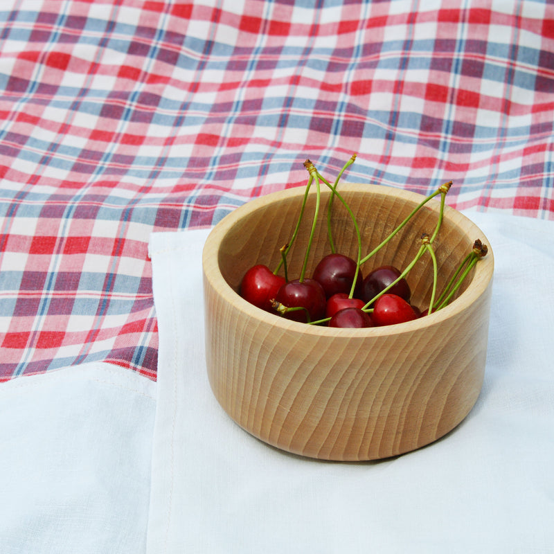 Bol en bois tourné à la main, fabriqué en Alsace, artisanalement, bois de hêtre. Nappe en kelsch, pique-nique.