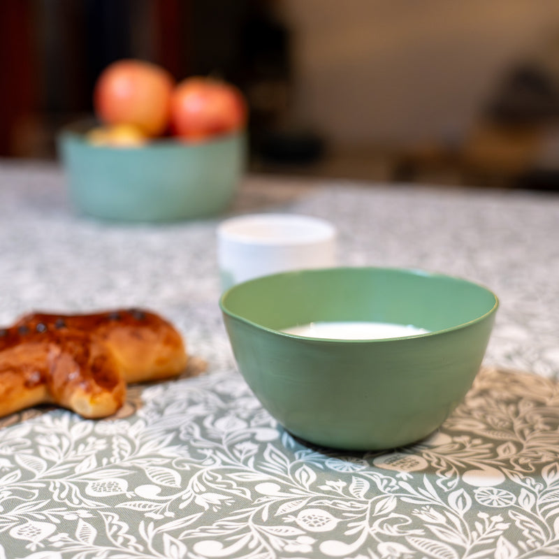 Bol vert en porcelaine, fabriqué en France, artisanal, nappe made in France, manala aux pépites de chocolat