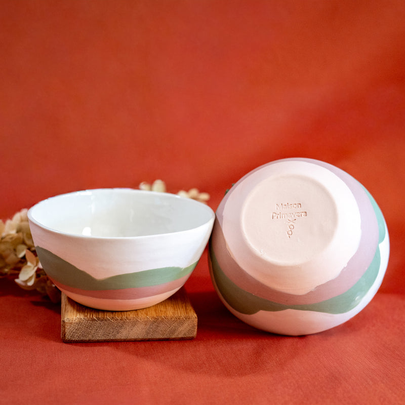 Bol en porcelaine fabriqué en France, artisanal, motif de montagnes, des Vosges, couleurs douces, de profil et de dos