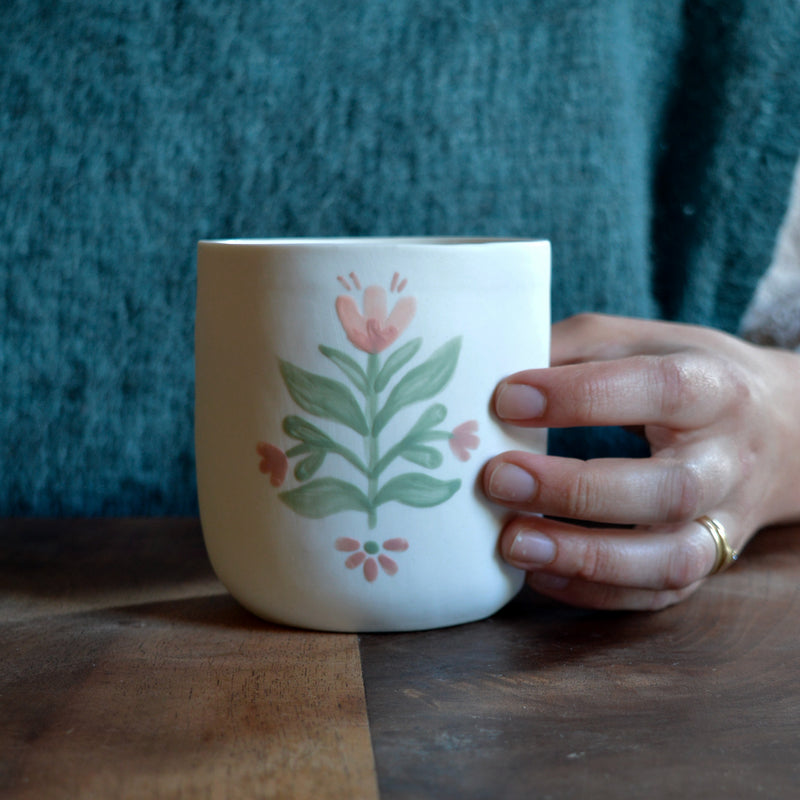 Bougie tasse à thé en porcelaine fabriquée en France, pièce unique, motif floral, cire végétale et parfum de Grasse mirabelle