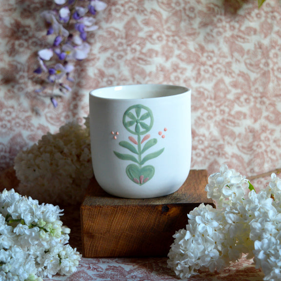 Bougie tasse à thé en porcelaine fabriquée en France, pièce unique, motif floral, cire végétale et parfum de Grasse mirabelle
