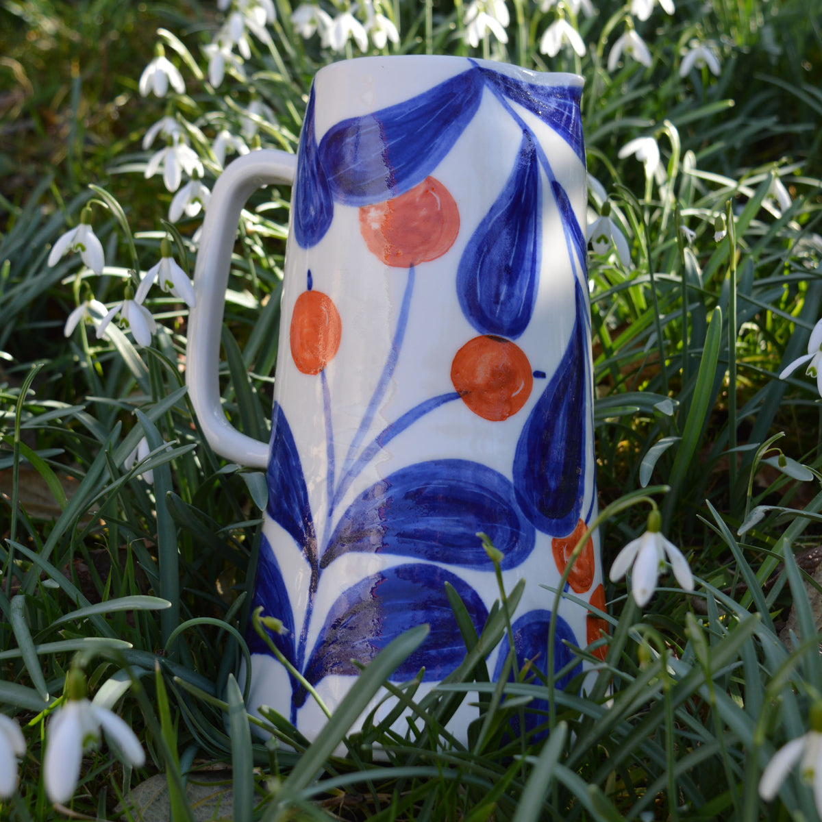 Carafe en porcelaine, fabriquée en France artisanalement, motif floral et coloré