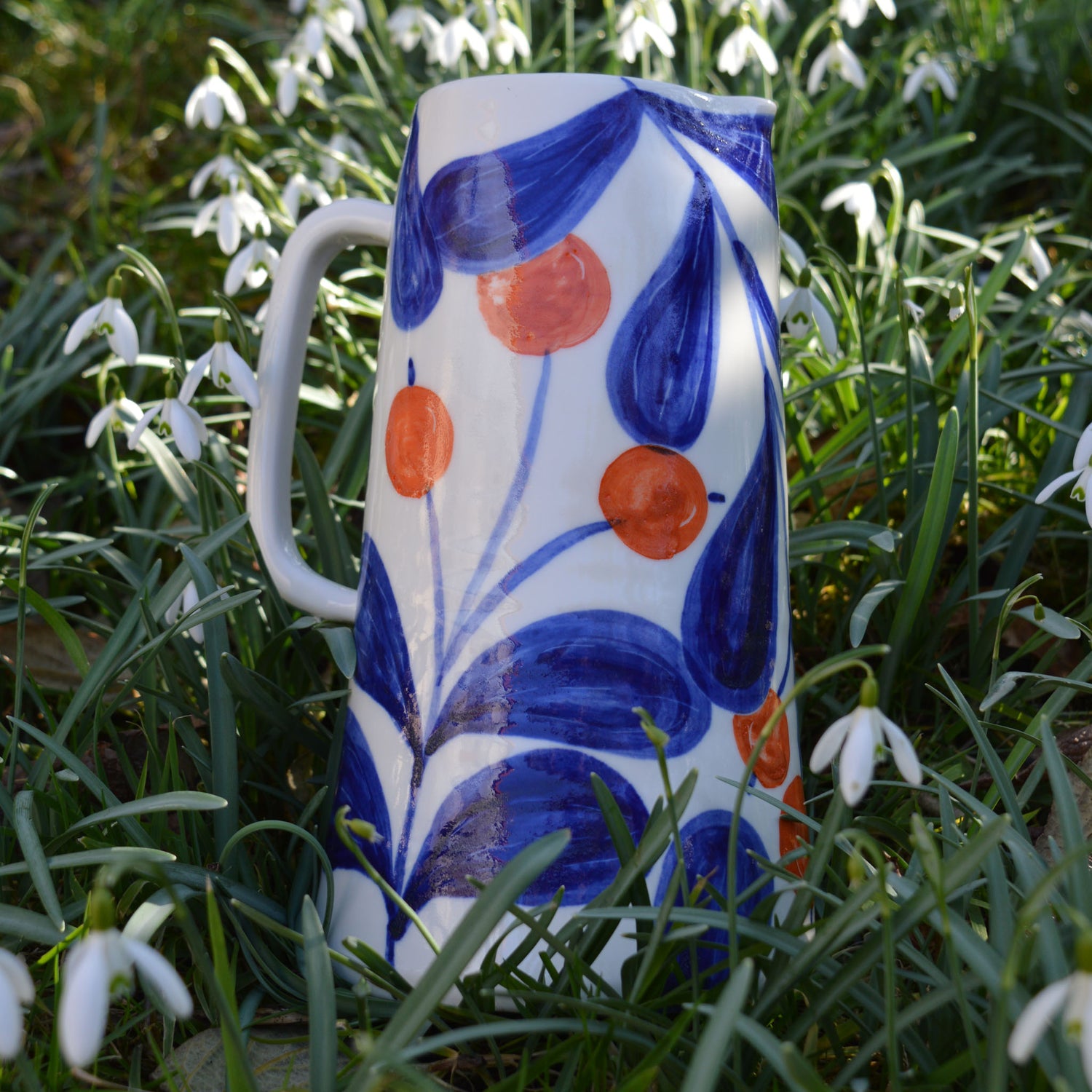 Carafe en porcelaine, fabriquée en France artisanalement, motif floral et coloré