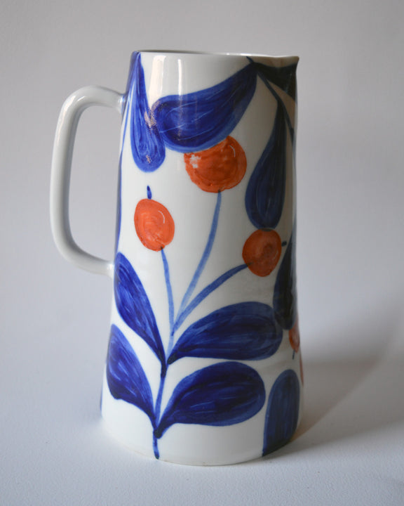 Carafe en porcelaine, fabriquée en France artisanalement, motif floral et coloré