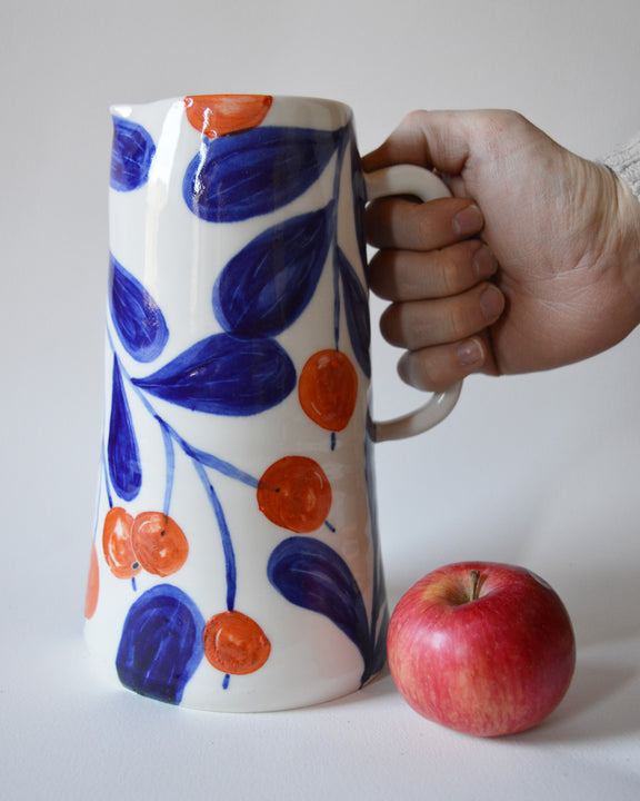Carafe en porcelaine, fabriquée en France artisanalement, motif floral et coloré