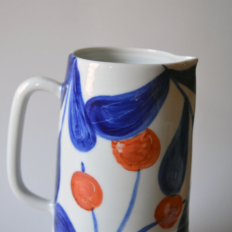 Carafe en porcelaine, fabriquée en France artisanalement, motif floral et coloré