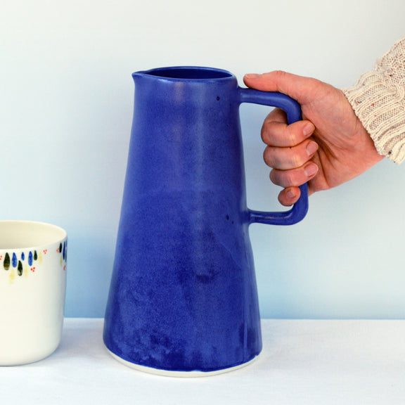 Porcelaine fabriquée en France, carafe bleu Primavera avec tasse à thé à motif Primavera