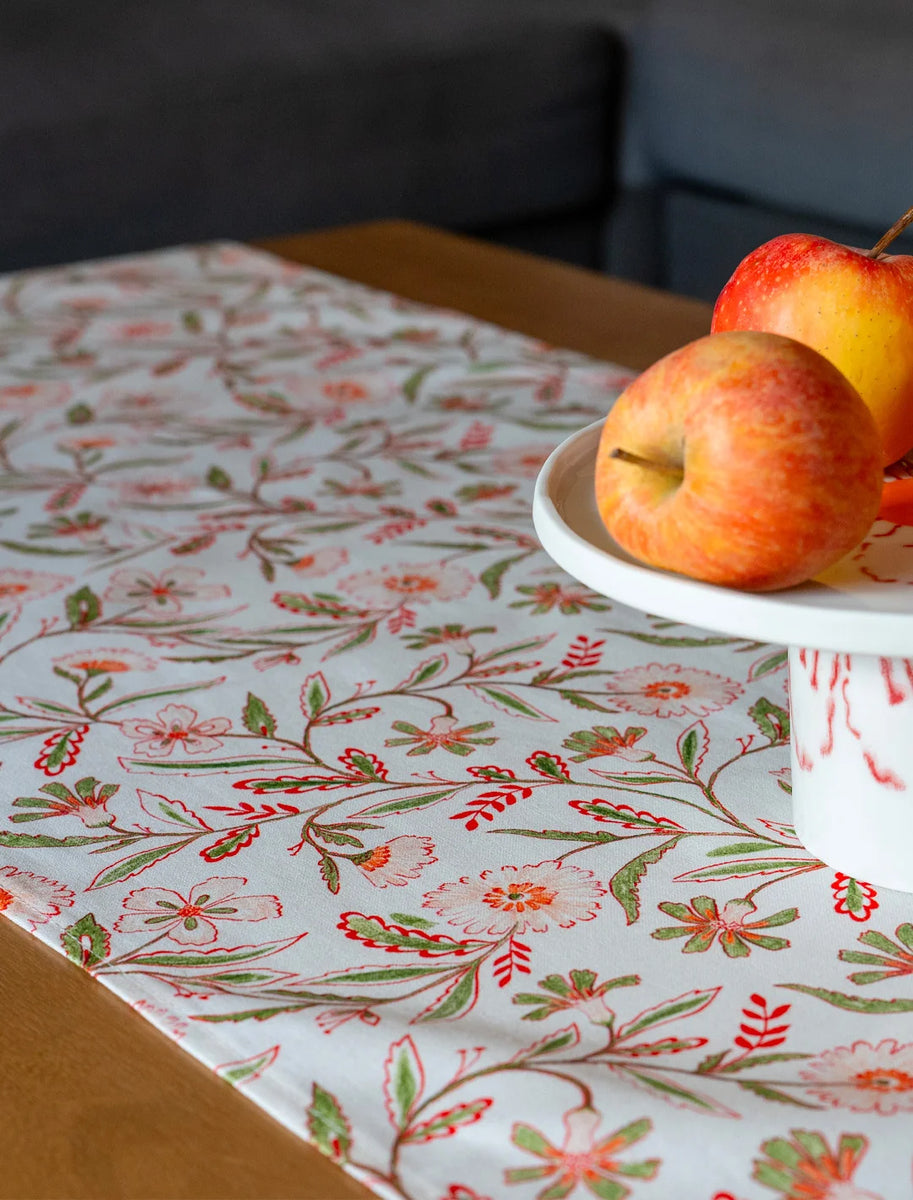 Chemin de table en coton et lin fabriqué en France avec motif floral coloré