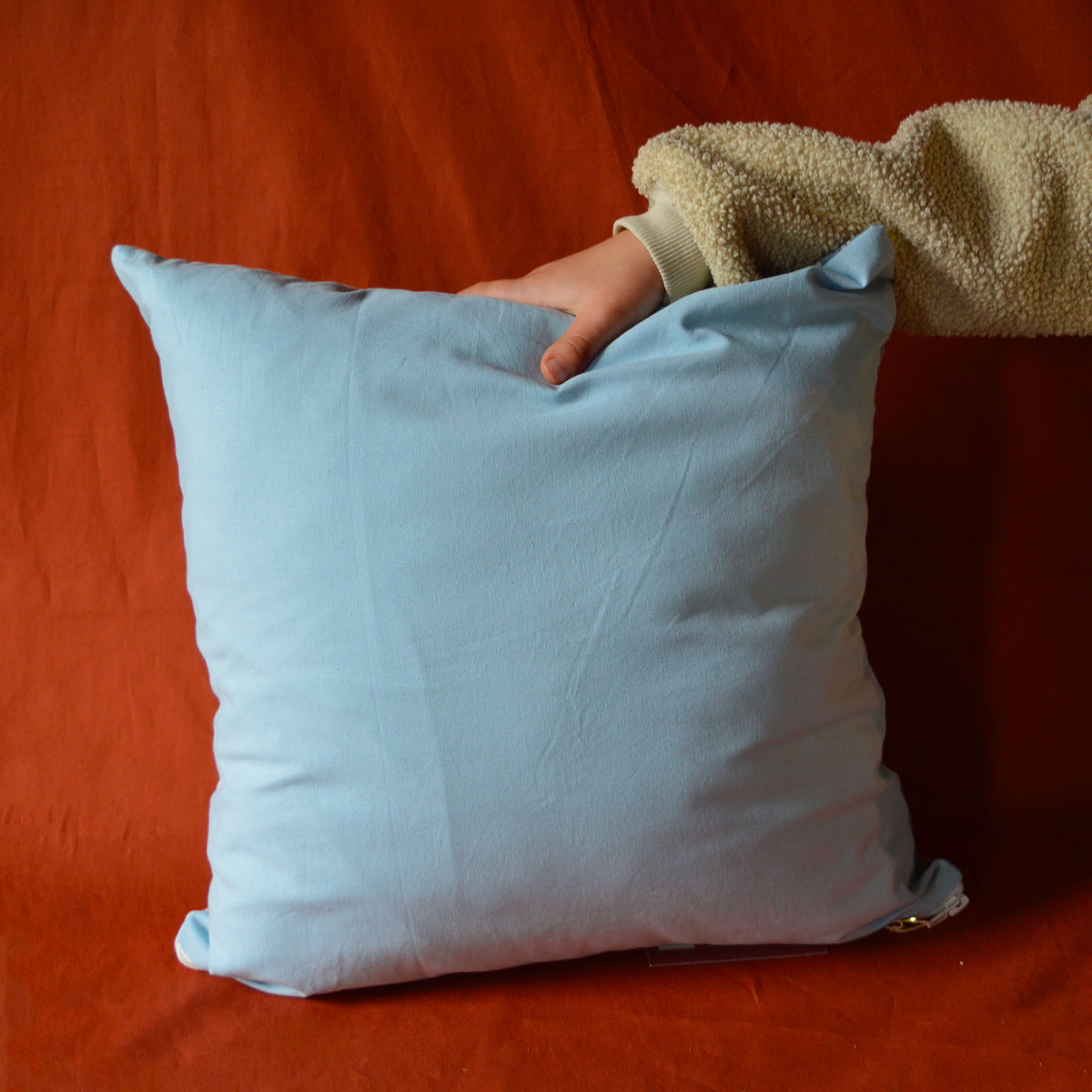 Dos du coussin brodé à la main, fabriqué en France, pièce unique, kelsch et lin alsaciens