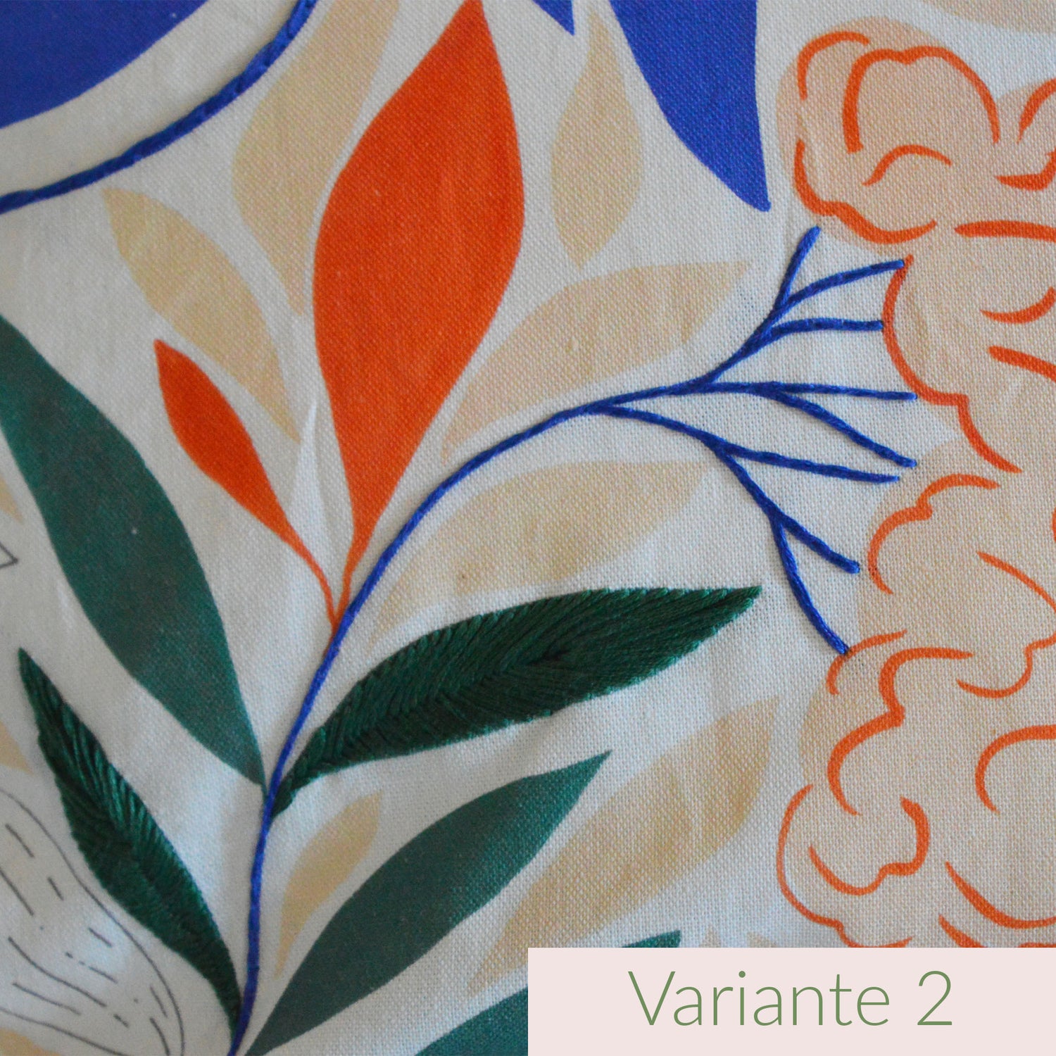 Coussin brodé à la main, fabriqué en France, motif floral et coloré