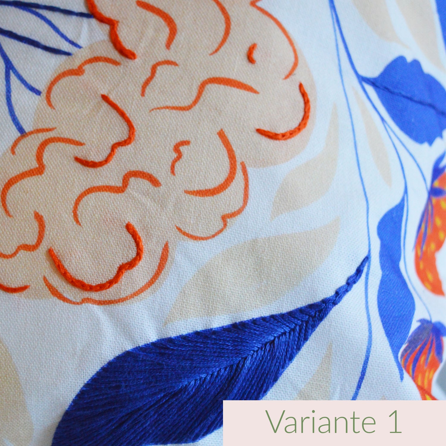 Coussin brodé à la main, fabriqué en France, motif floral et coloré