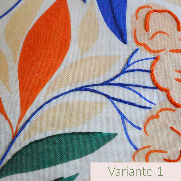 Coussin brodé à la main, fabriqué en France, motif floral et coloré