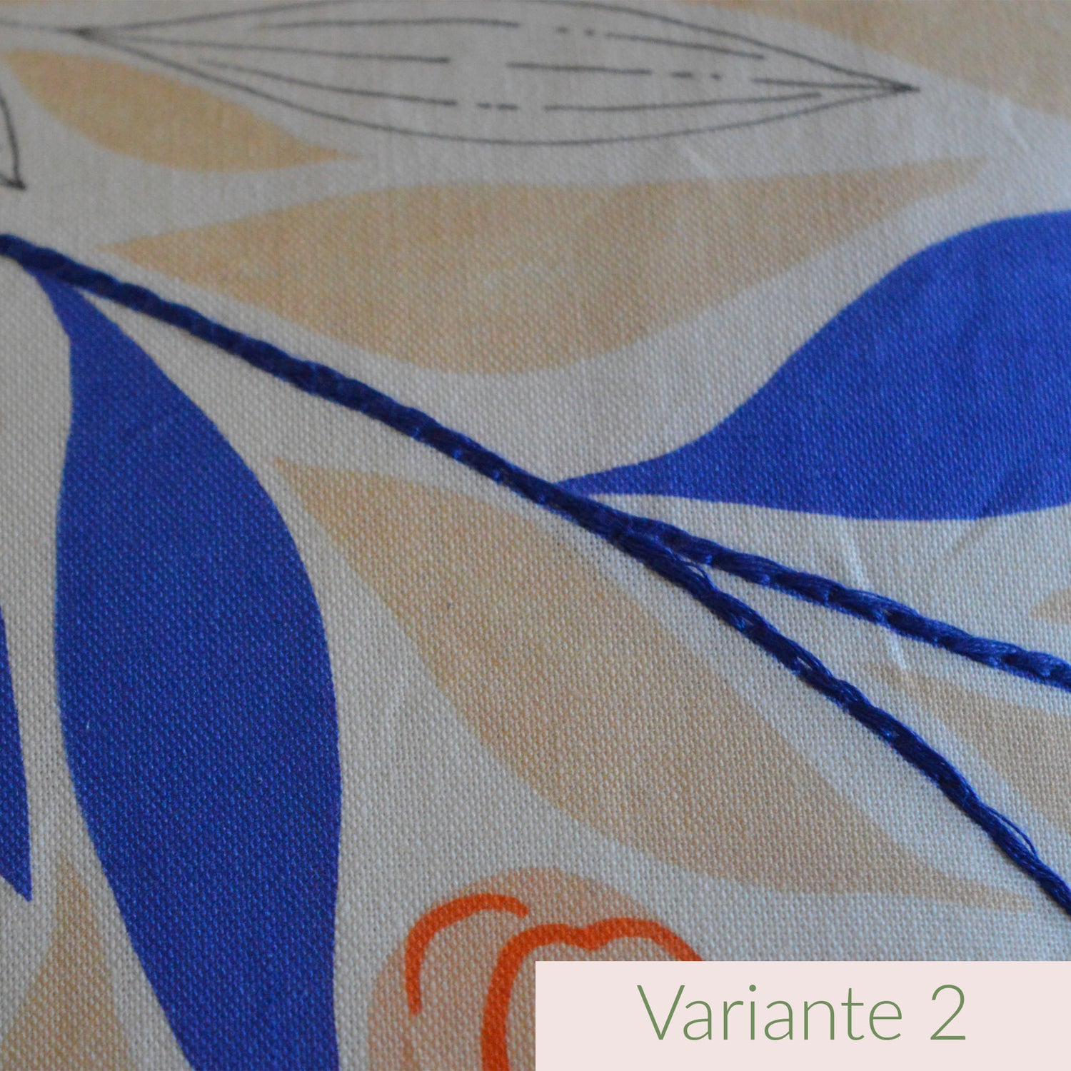 Coussin brodé à la main, fabriqué en France, motif floral et coloré