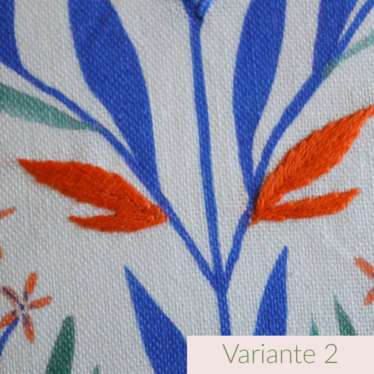 Coussin brodé à la main, fabriqué en France, motif floral et coloré