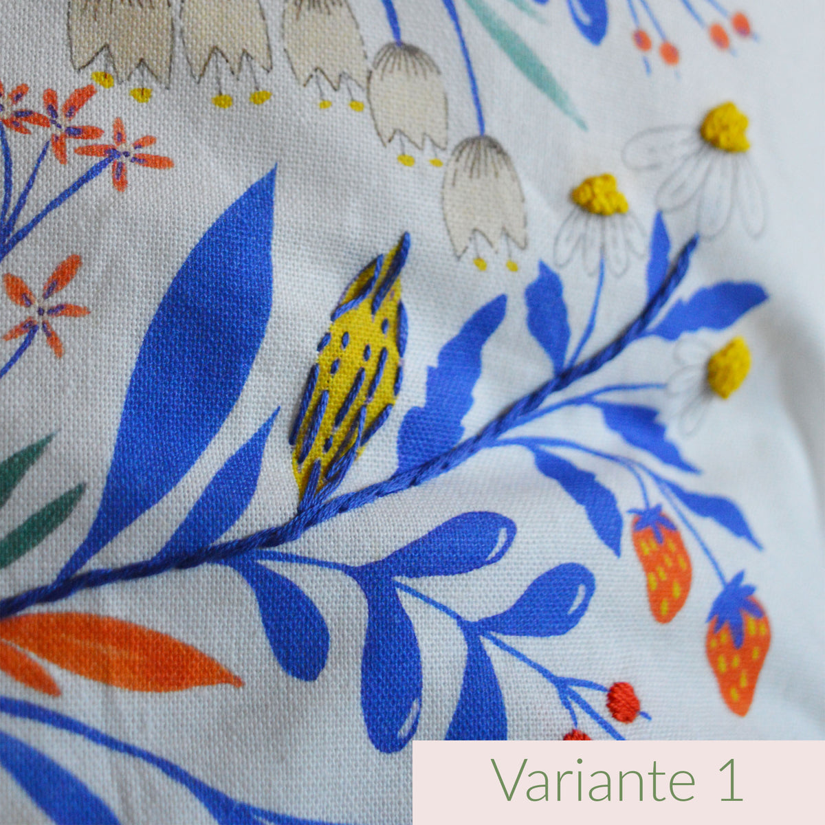 Coussin brodé à la main, fabriqué en France, motif floral et coloré