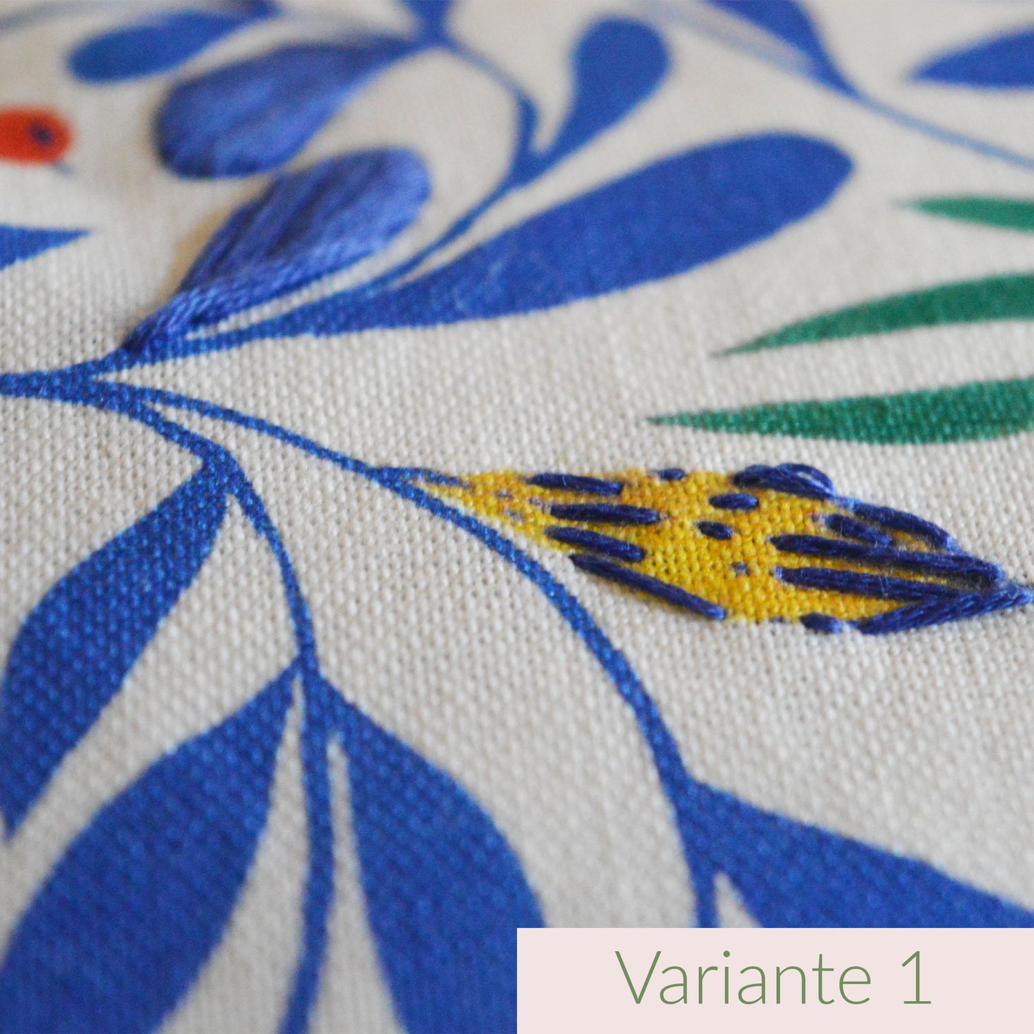 Coussin brodé à la main, fabriqué en France, motif floral et coloré