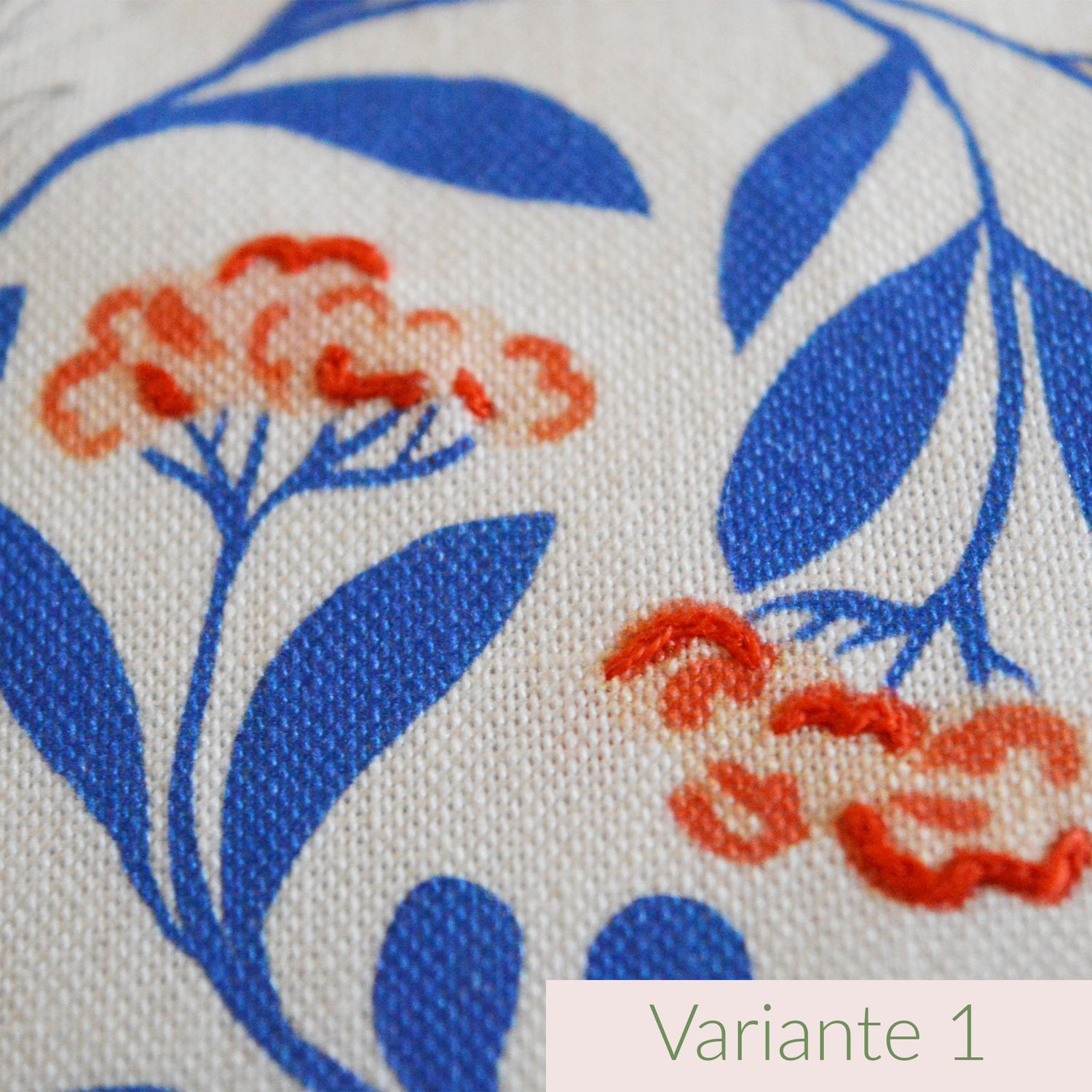 Coussin brodé à la main, fabriqué en France, motif floral et coloré