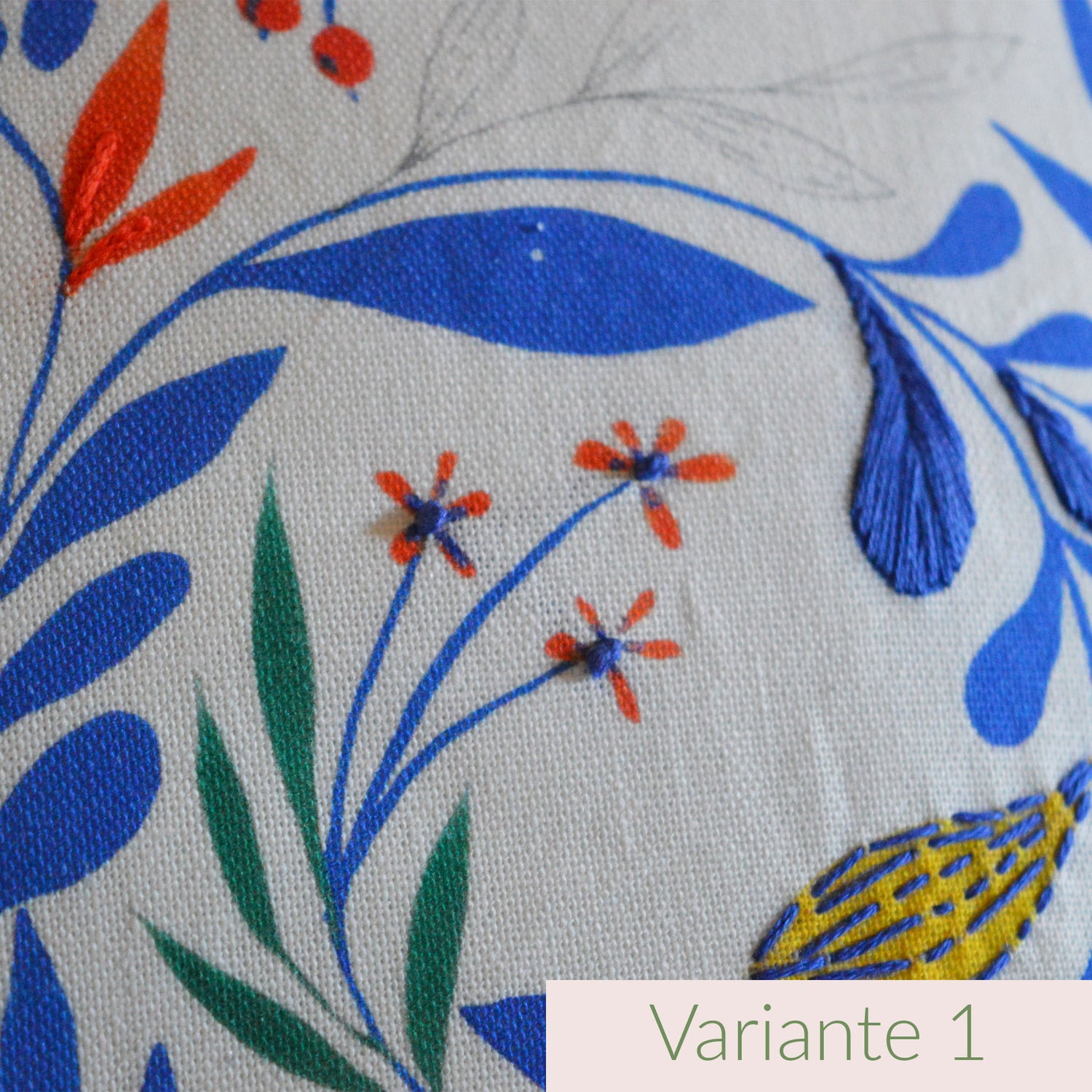 Coussin brodé à la main, fabriqué en France, motif floral et coloré